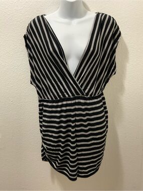 Motherhood Maternity women’s Black & White Striped V-Neck top size L